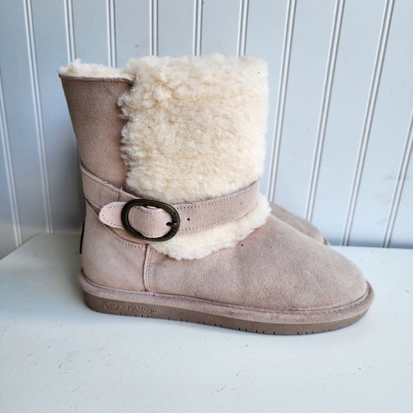New BEARPAW boots Millie Suede lamb wool Blush Light Pink Buckled Sz 7 - Picture 1 of 14